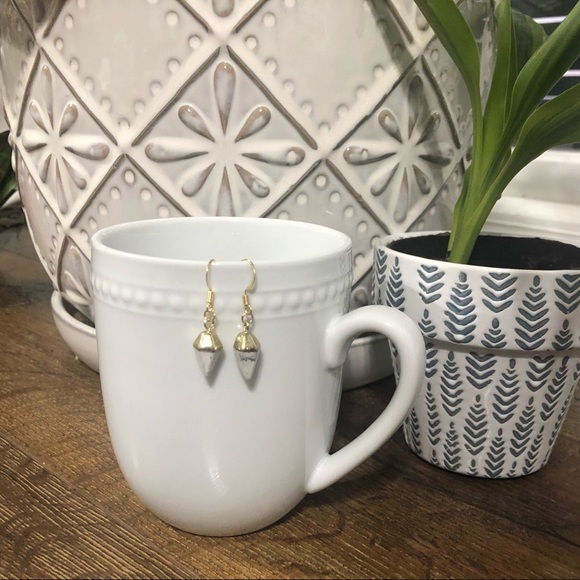 Howlite and gold point earrings - Picture 2 of 2